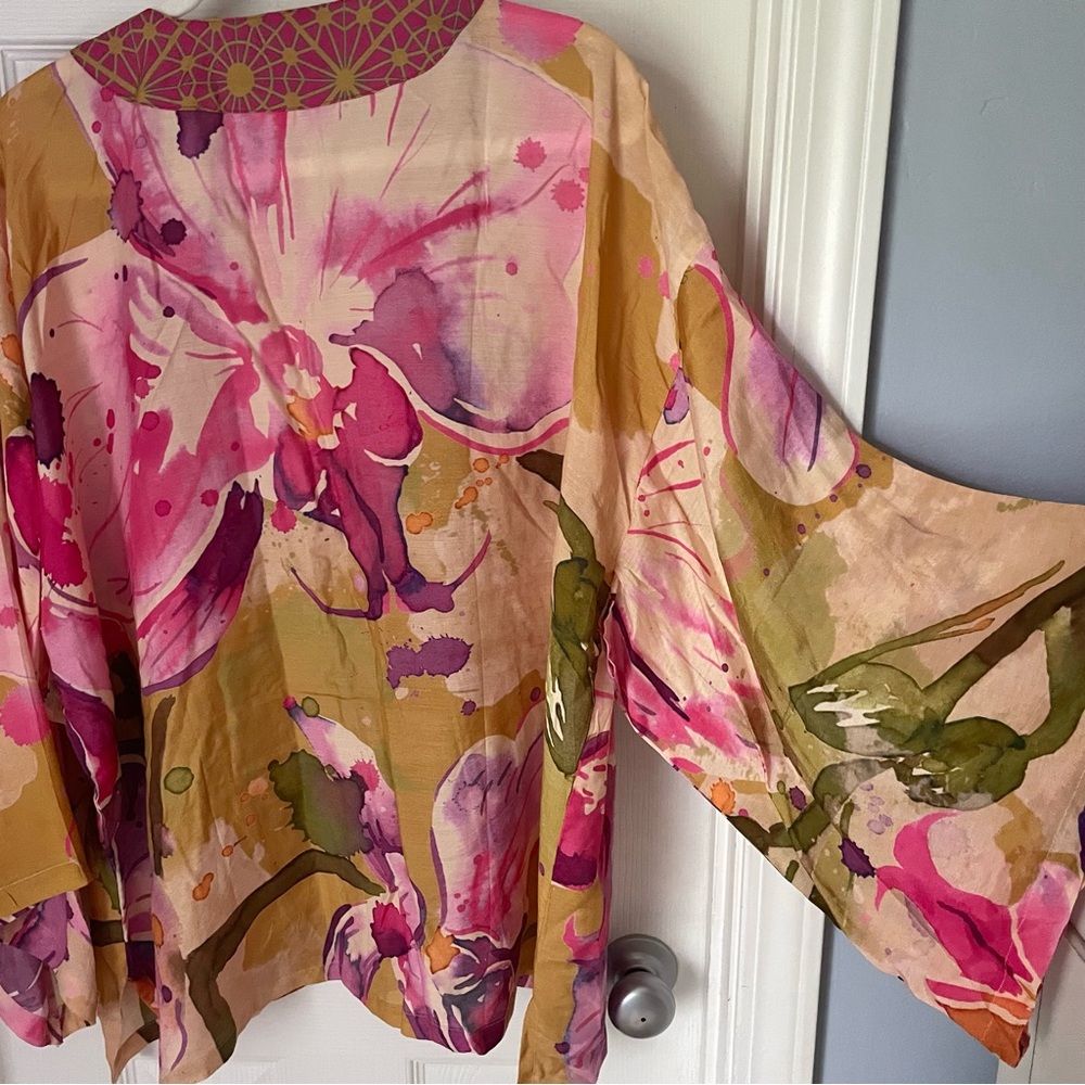 Powder Watercolor Floral Short Kimono OS - Picture 5 of 8